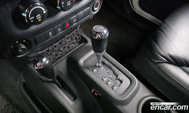 Jeep Wrangler 2013 2.8 автомат (гидро), миниатюра 9