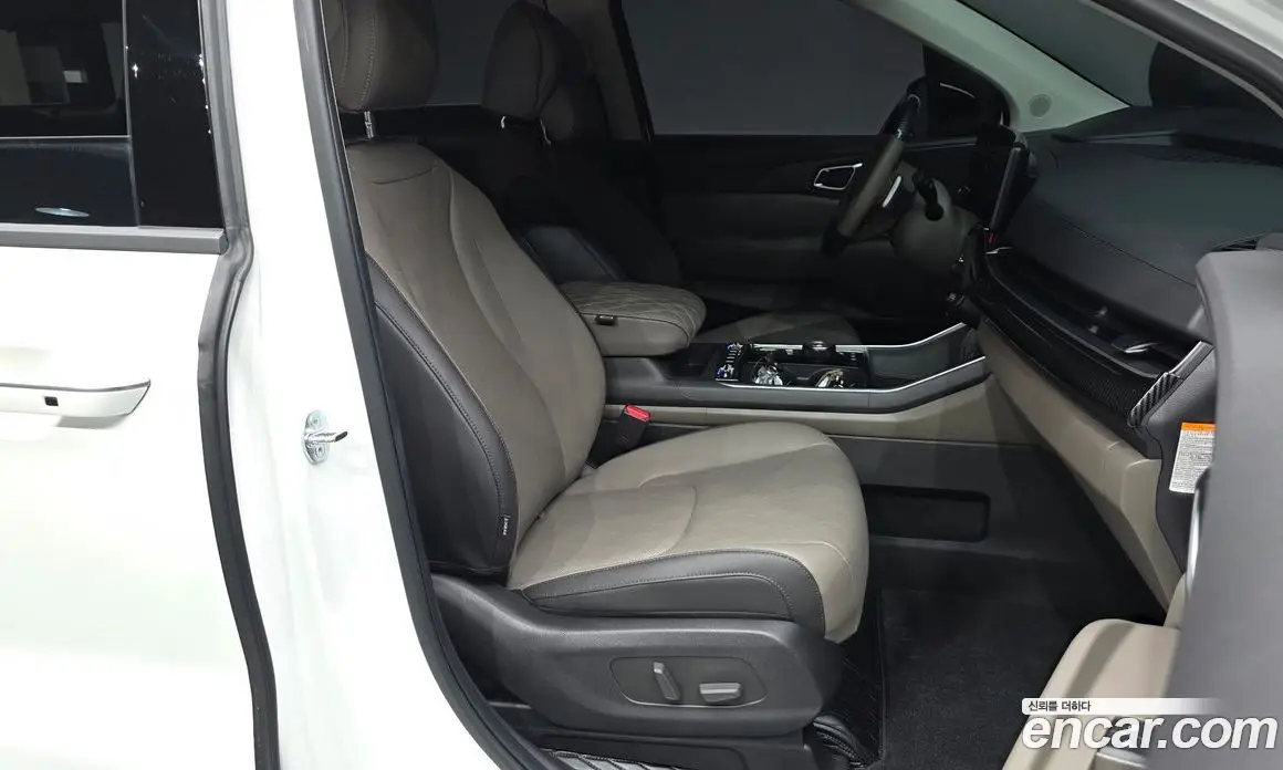 Kia Carnival 2023 1.6 автомат (гидро), фото 16