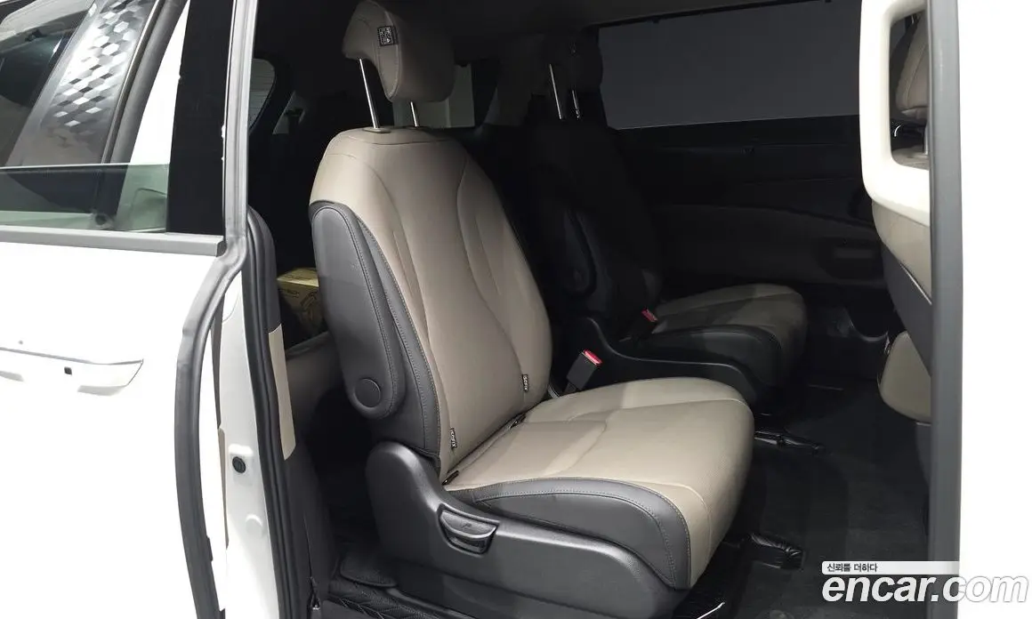 Kia Carnival 2023 1.6 автомат (гидро), фото 17