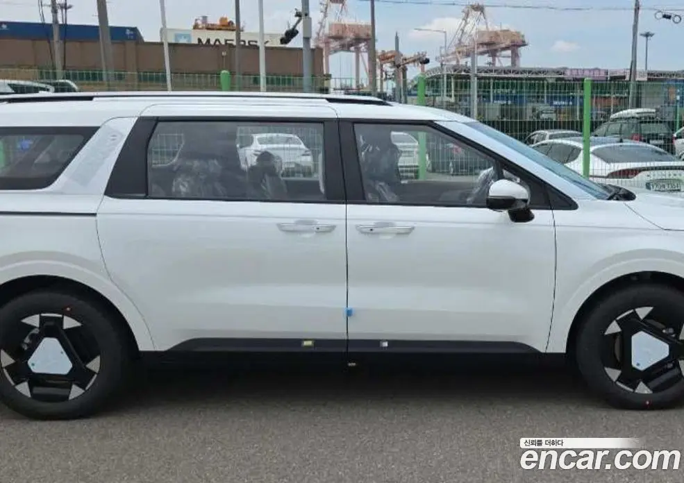 Kia Carnival 2026 1.6 автомат (гидро), фото 12