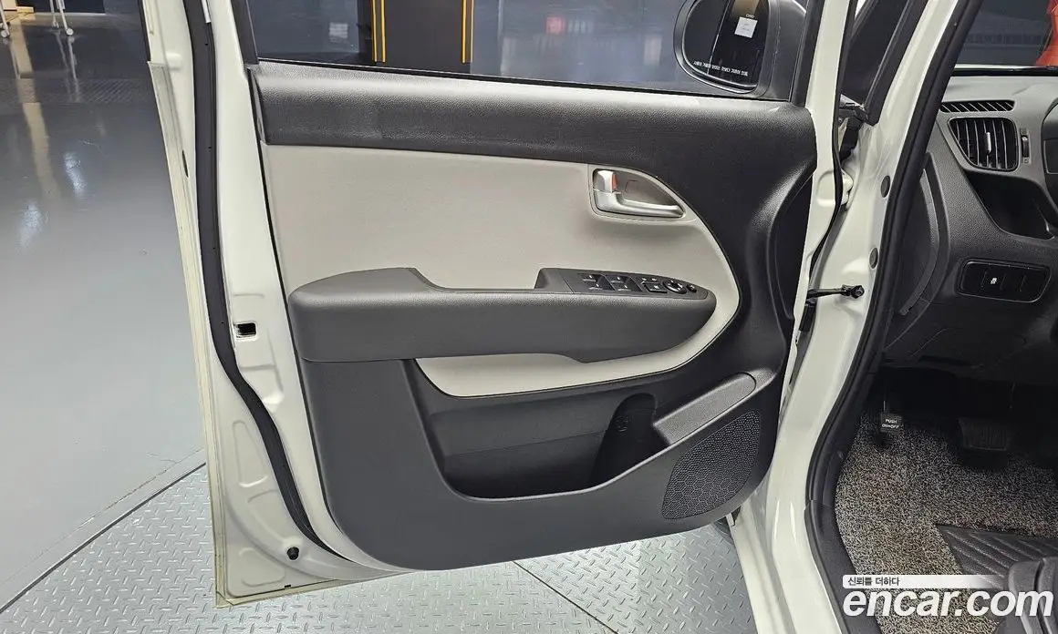 Kia Ray 2023 1.0 автомат (гидро), фото 14