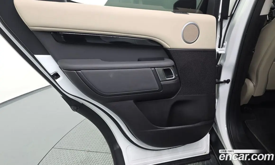 Land Rover Discovery 2018 2.0 автомат (гидро), фото 15