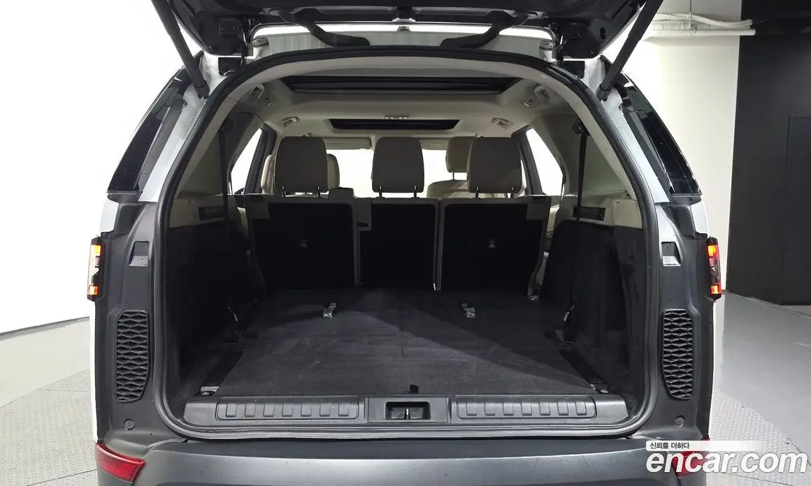 Land Rover Discovery 2018 2.0 автомат (гидро), фото 26