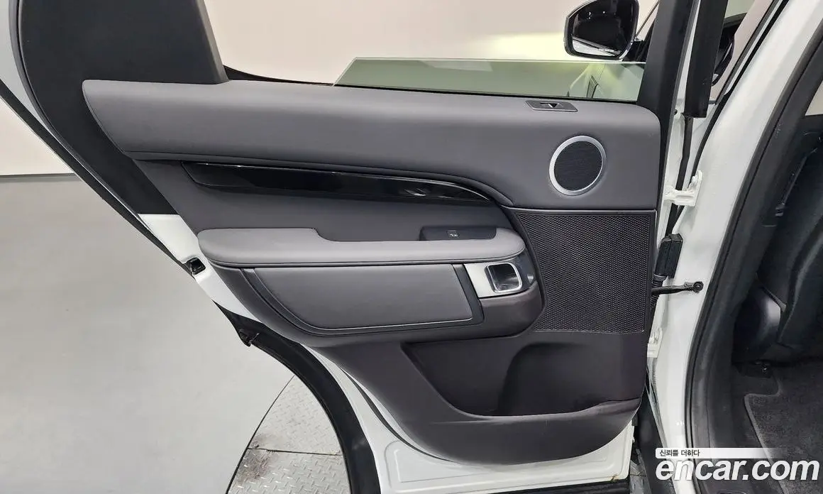 Land Rover Discovery 2019 2.0 автомат (гидро), фото 15