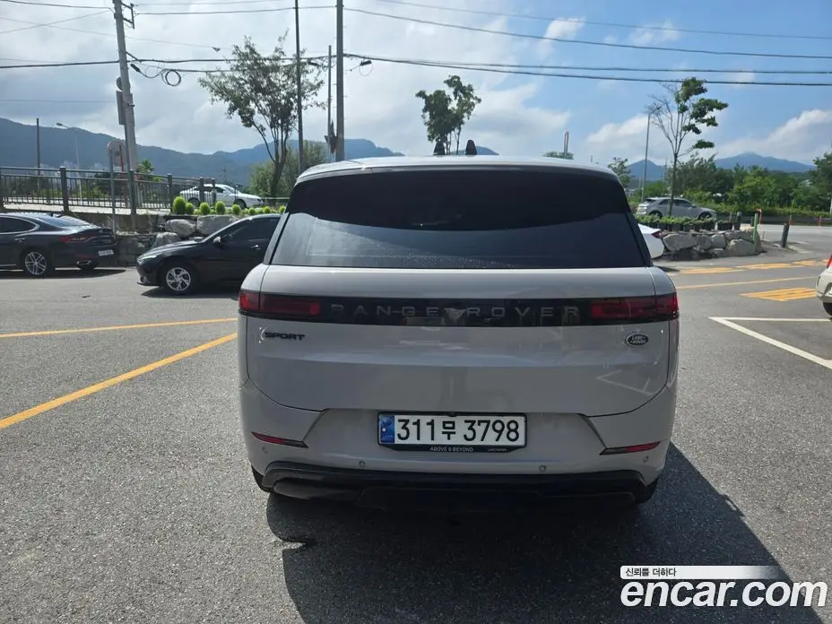Land Rover Range Rover Sport 2023 3.0 автомат (гидро), фото 4