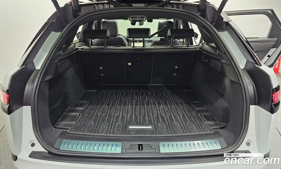 Land Rover Range Rover Velar 2024 3.0 автомат (гидро), фото 20 Land Rover Range Rover Velar 2024 3.0 автомат (гидро), фото 20