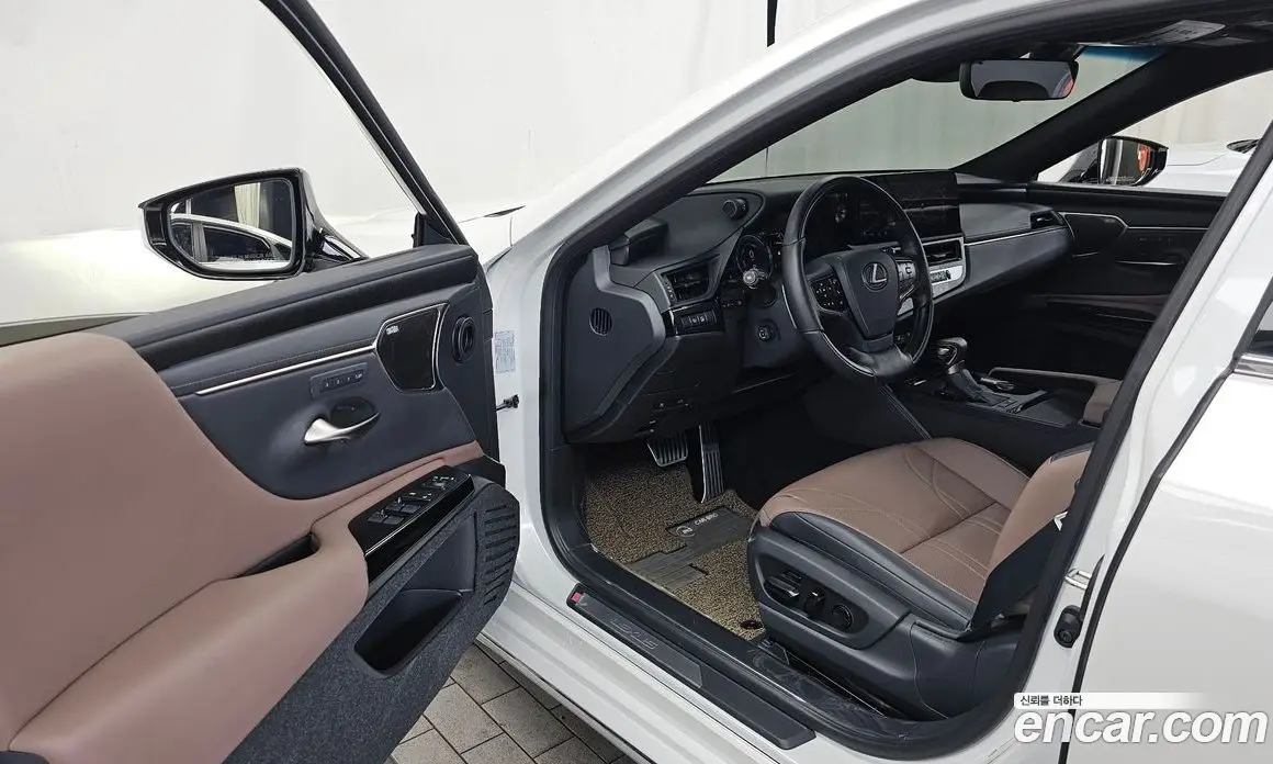 Lexus ES 2025 2.5 автомат (гидро), фото 13