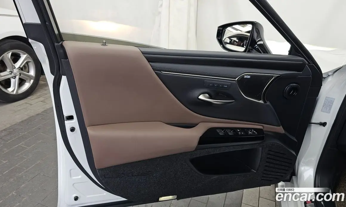 Lexus ES 2025 2.5 автомат (гидро), фото 14