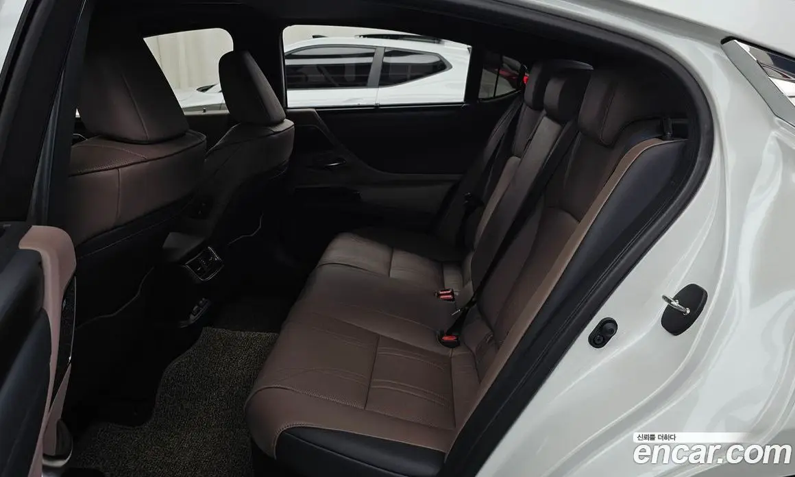 Lexus ES 2025 2.5 автомат (гидро), фото 16