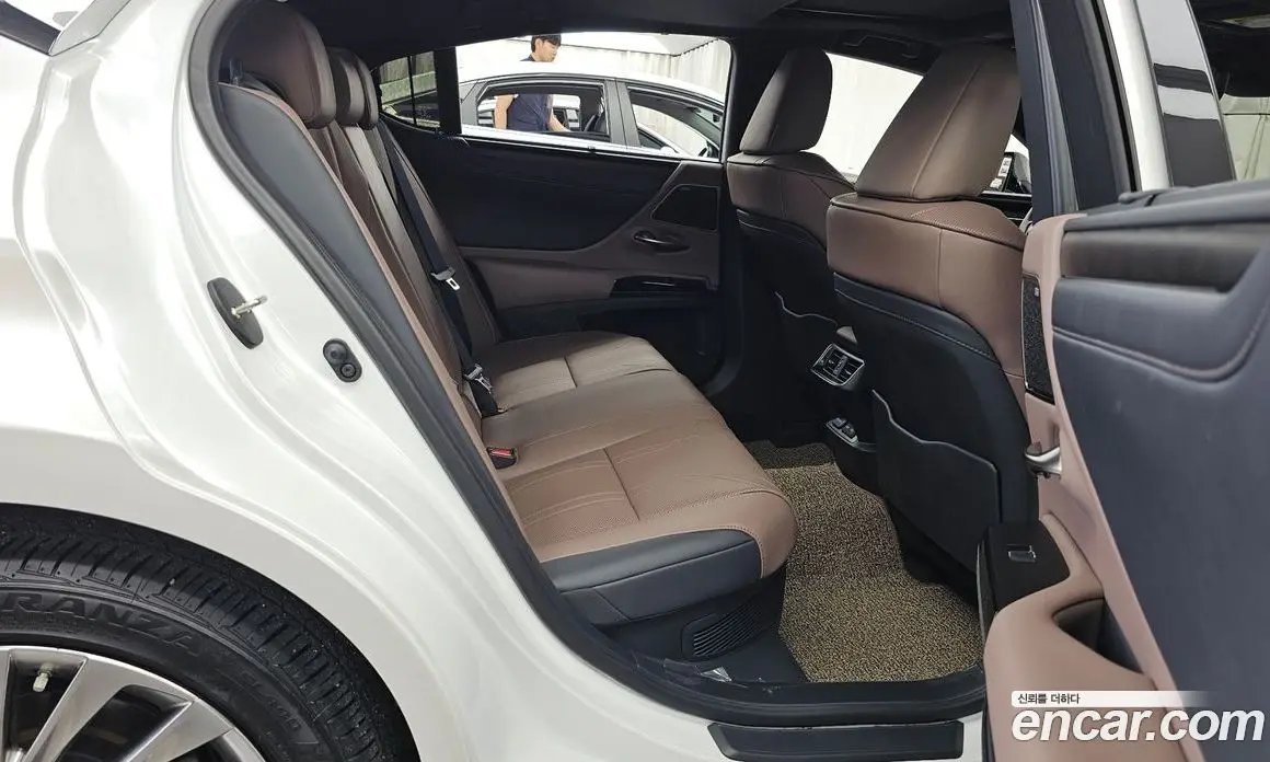 Lexus ES 2025 2.5 автомат (гидро), фото 18