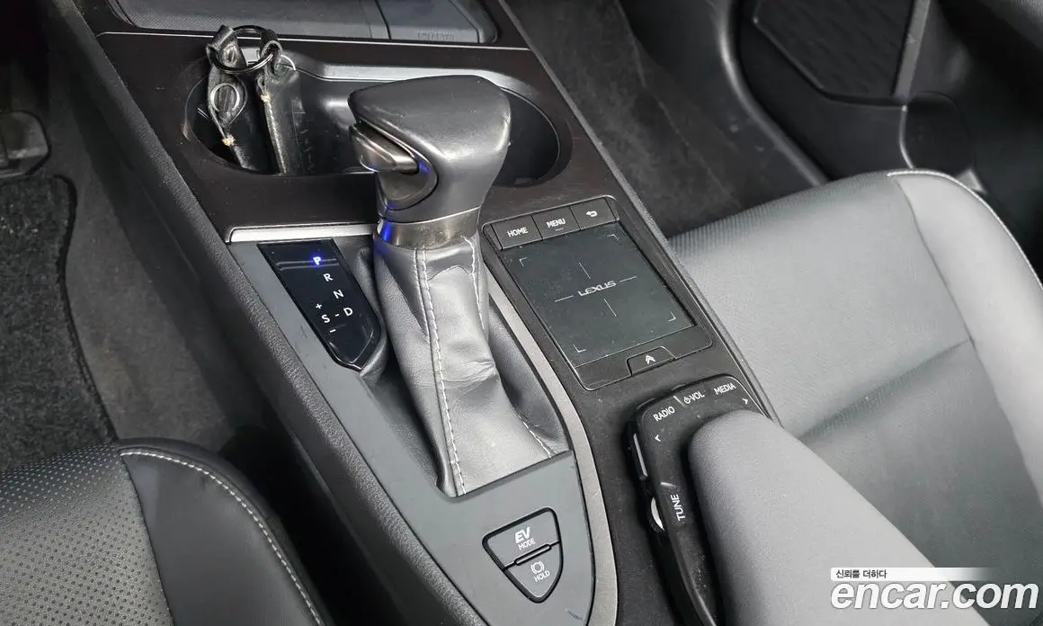 Lexus UX 2019 2.0 автомат (гидро), фото 12