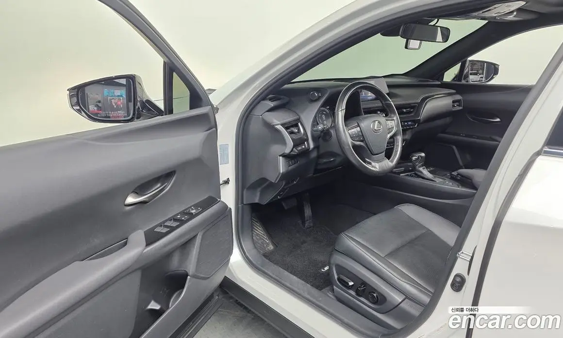 Lexus UX 2019 2.0 автомат (гидро), фото 13