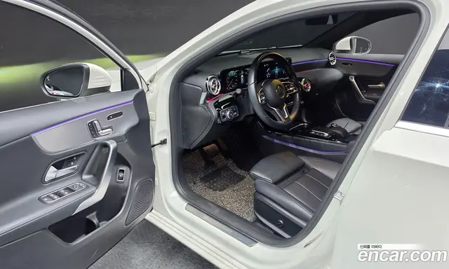 Mercedes-Benz A-Class 2021 2.0 автомат (гидро), миниатюра 12
