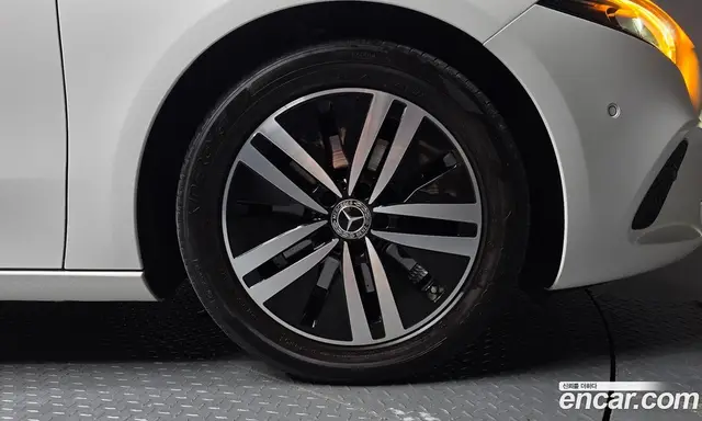 Mercedes-Benz A-Class 2021 2.0 автомат (гидро), миниатюра 4