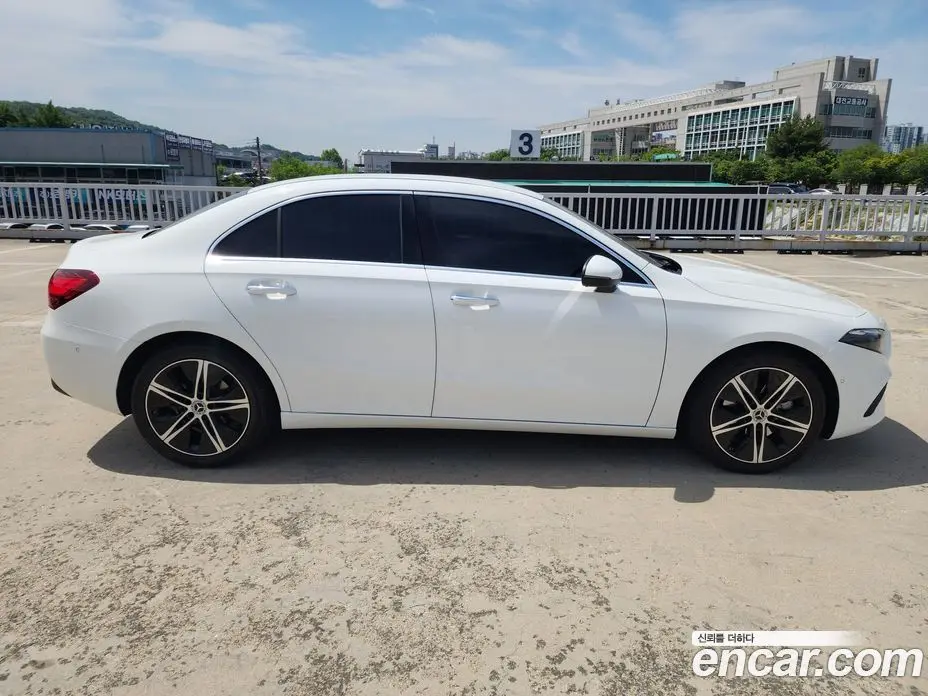 Mercedes-Benz A-Class 2023 2.0 автомат (гидро), фото 17 Mercedes-Benz A-Class 2023 2.0 автомат (гидро), фото 17