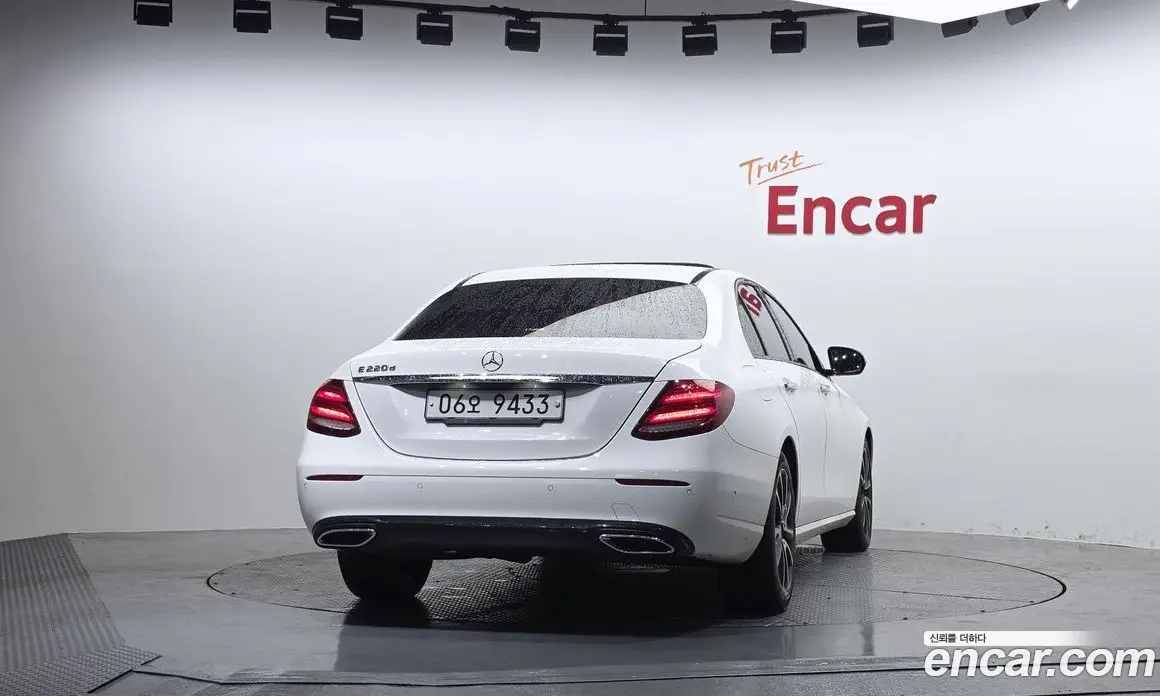 Mercedes-Benz E-Class 2017 1.9 автомат (гидро), фото 4