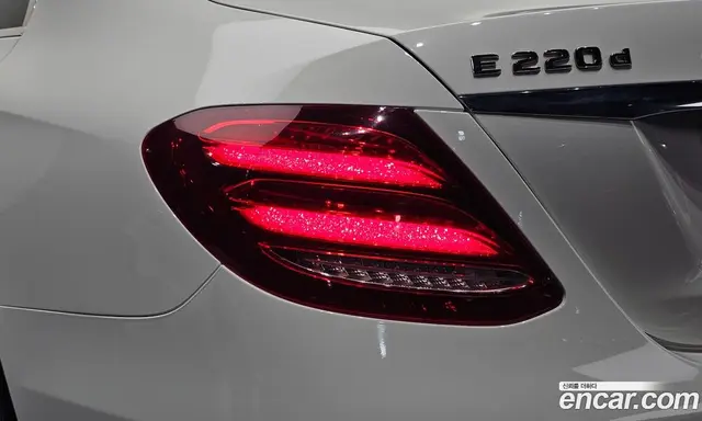 Mercedes-Benz E-Class 2019 1.9 автомат (гидро), миниатюра 8