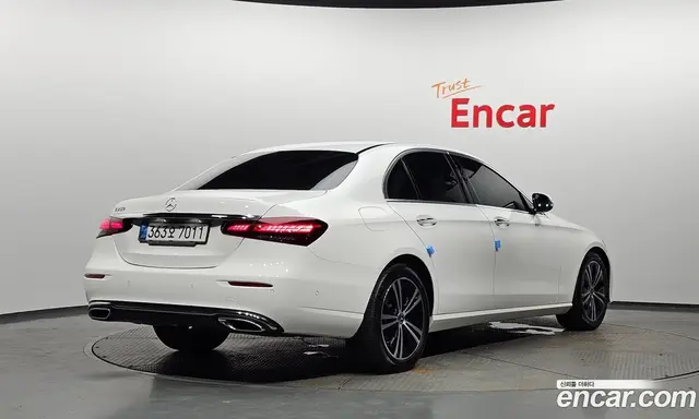 Mercedes-Benz E-Class 2020 2.0 автомат (гидро), миниатюра 2