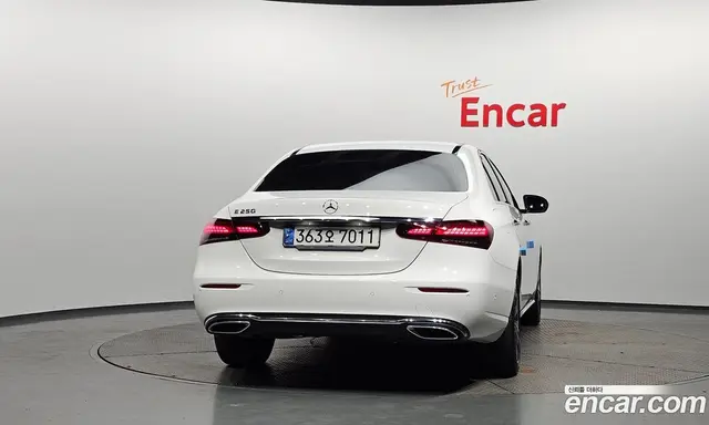 Mercedes-Benz E-Class 2020 2.0 автомат (гидро), миниатюра 4