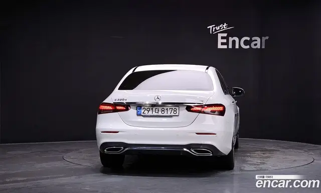 Mercedes-Benz E-Class 2021 1.9 автомат (гидро), миниатюра 3