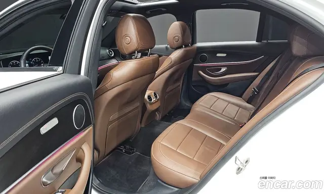 Mercedes-Benz E-Class 2023 2.0 автомат (гидро), миниатюра 11