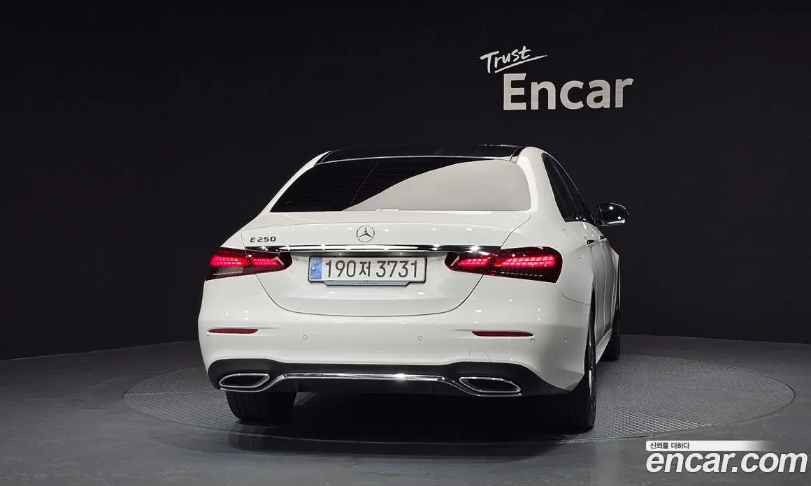 Mercedes-Benz E-Class 2023 2.0 автомат (гидро), фото 4