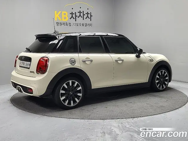 Mini Cooper 2019 2.0 автомат (гидро), миниатюра 2
