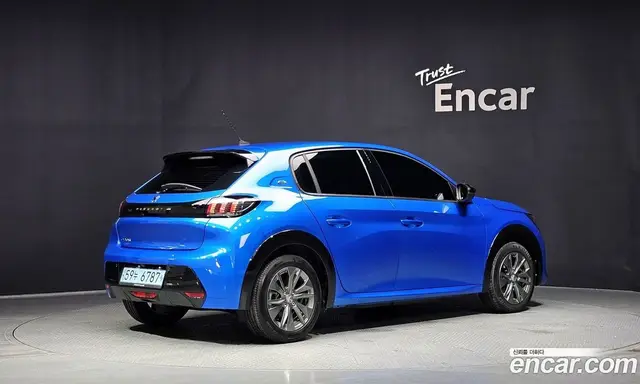 Peugeot 208 2022 0.1 автомат (гидро), миниатюра 2