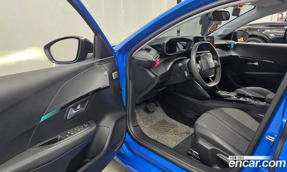 Peugeot 208 2022 0.1 автомат (гидро), фото 13