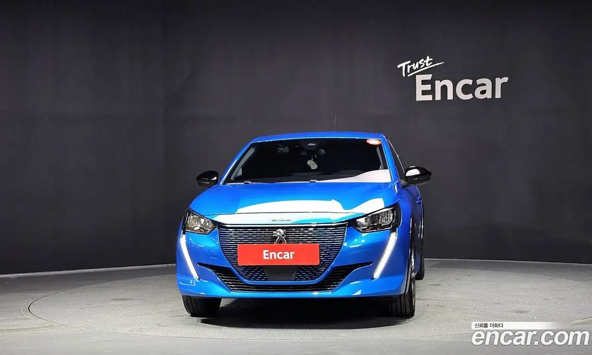 Peugeot 208 2022 0.1 автомат (гидро), фото 3