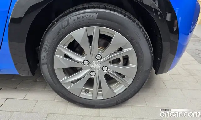 Peugeot 208 2022 0.1 автомат (гидро), миниатюра 7