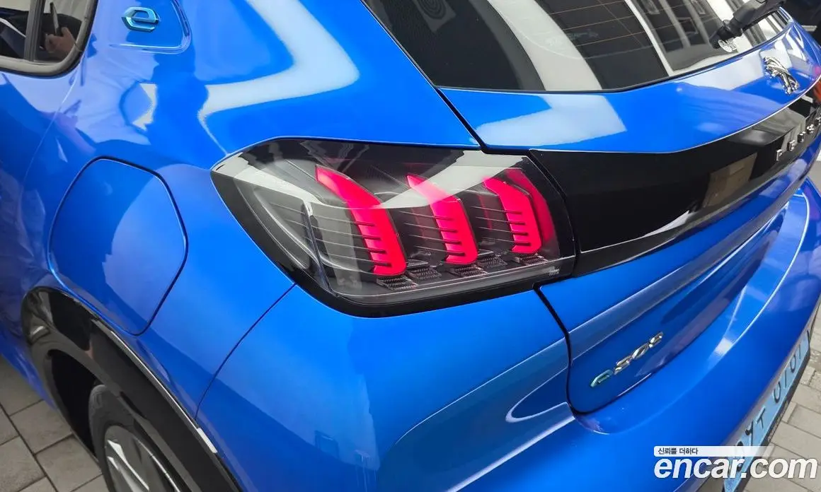 Peugeot 208 2022 0.1 автомат (гидро), фото 9