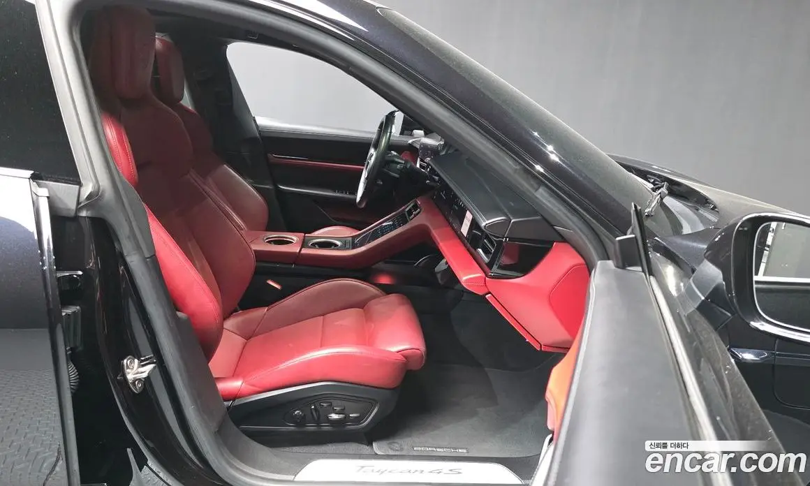 Porsche Taycan 2021 0.1 автомат (гидро), фото 17