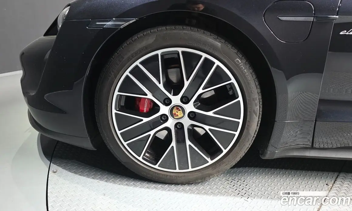 Porsche Taycan 2021 0.1 автомат (гидро), фото 5