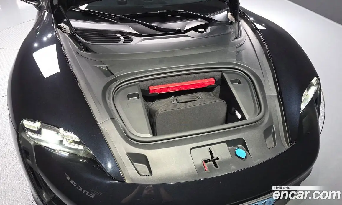 Porsche Taycan 2021 0.1 автомат (гидро), фото 6