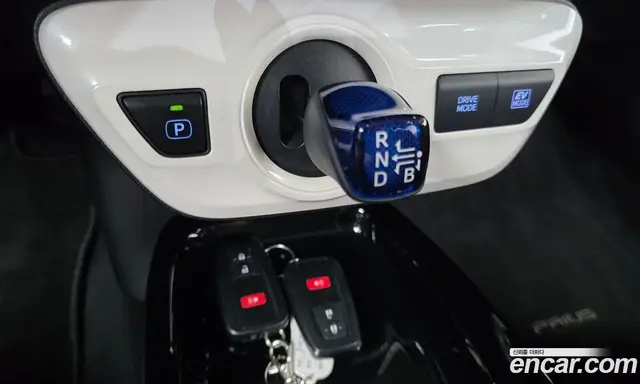 Toyota Prius 2017 1.8 автомат (гидро), миниатюра 12