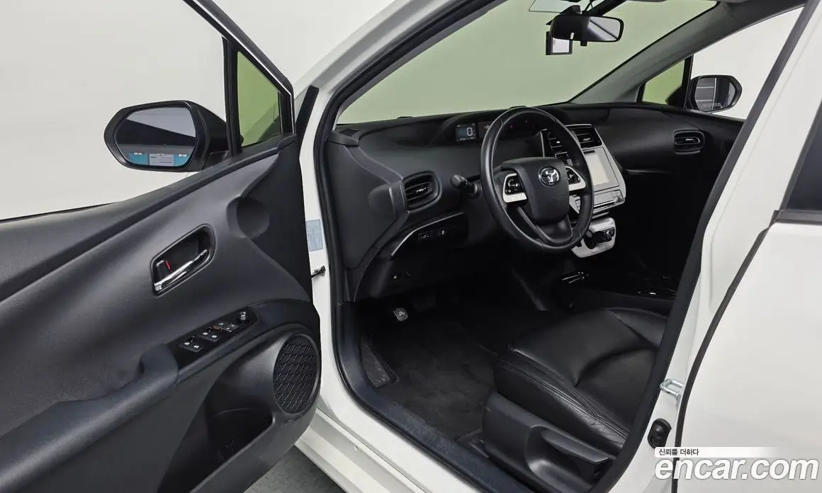 Toyota Prius 2017 1.8 автомат (гидро), фото 13