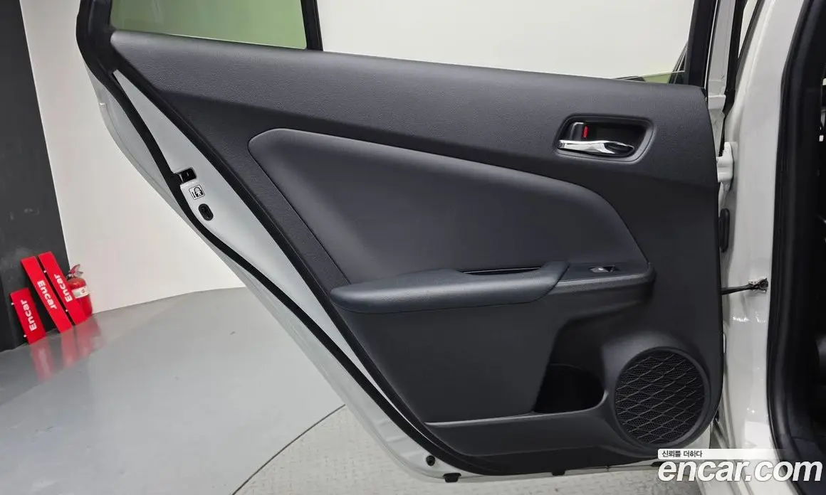 Toyota Prius 2017 1.8 автомат (гидро), фото 15