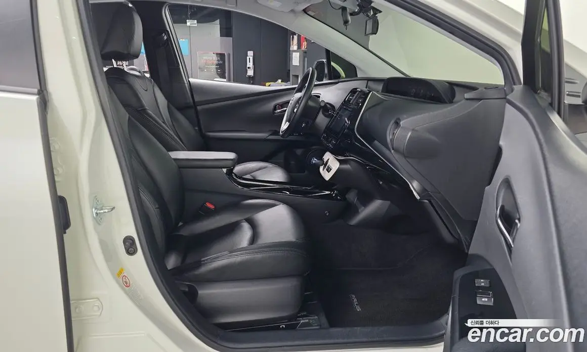 Toyota Prius 2017 1.8 автомат (гидро), фото 17