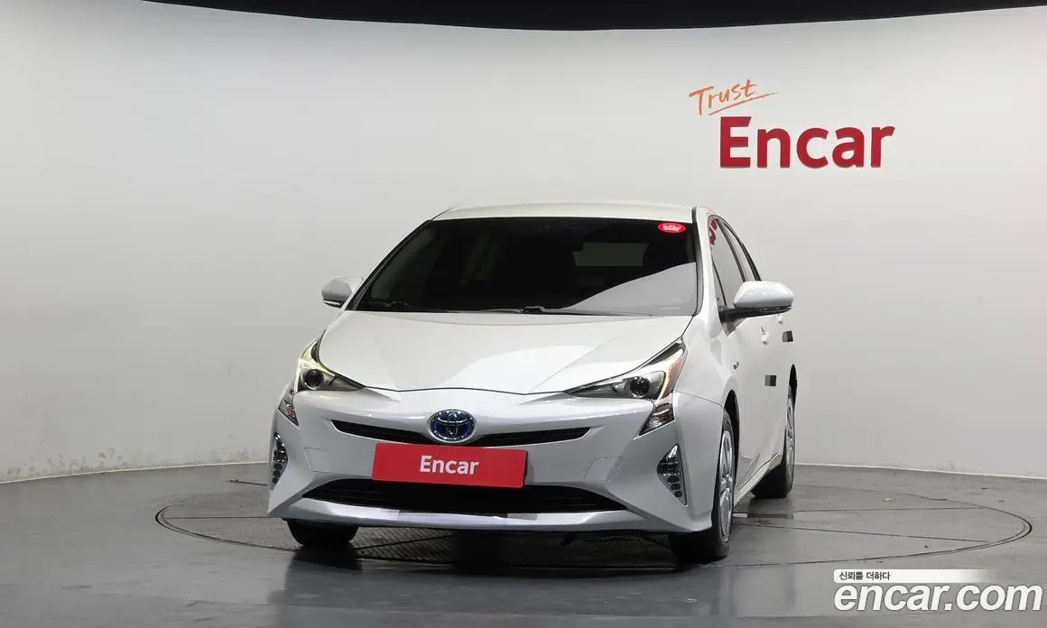 Toyota Prius 2017 1.8 автомат (гидро), фото 3