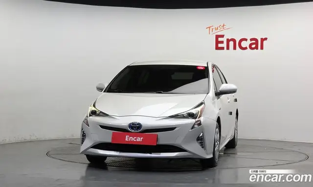 Toyota Prius 2017 1.8 автомат (гидро), миниатюра 3
