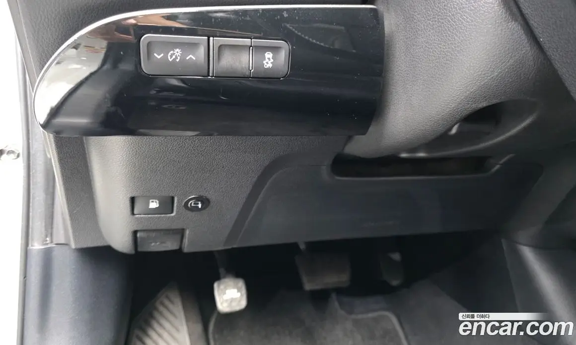 Toyota Prius 2017 1.8 автомат (гидро), фото 25