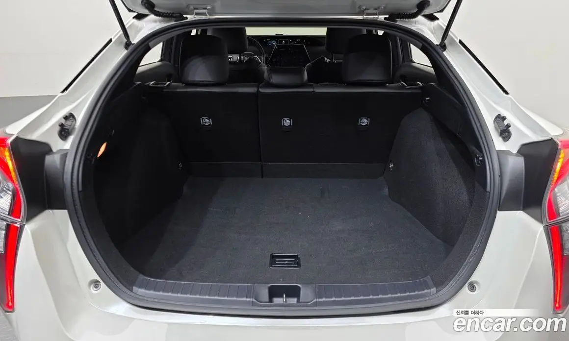 Toyota Prius 2017 1.8 автомат (гидро), фото 26