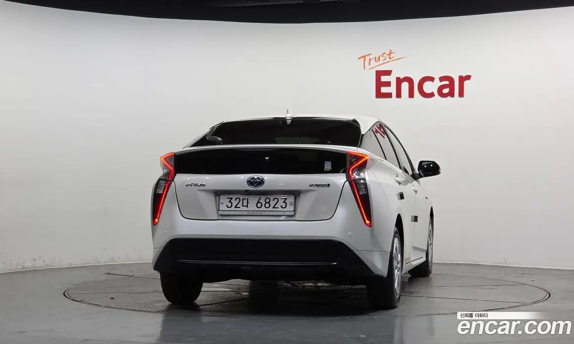 Toyota Prius 2017 1.8 автомат (гидро), фото 4