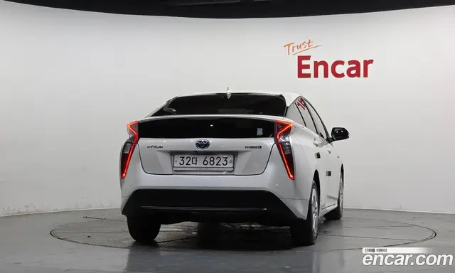 Toyota Prius 2017 1.8 автомат (гидро), миниатюра 4