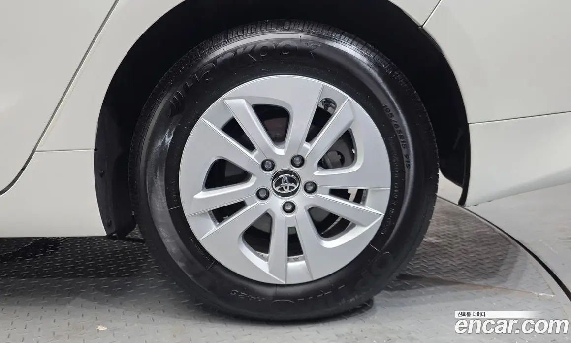 Toyota Prius 2017 1.8 автомат (гидро), фото 7