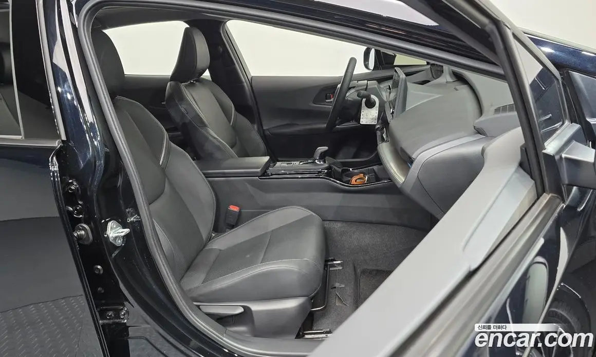 Toyota Prius 2024 2.0 автомат (гидро), фото 16