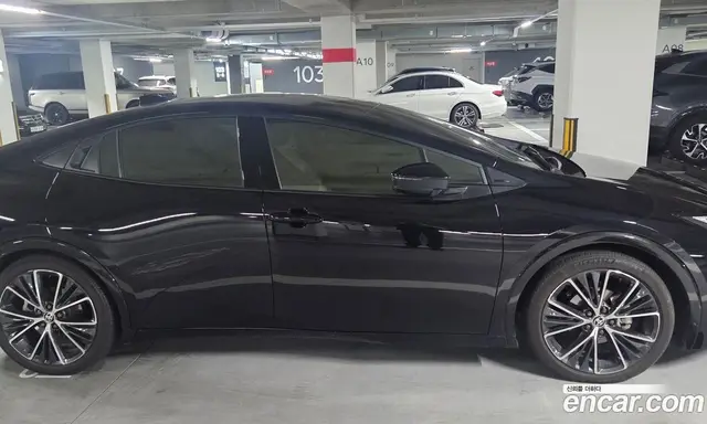 Toyota Prius 2024 2.0 автомат (гидро), миниатюра 2