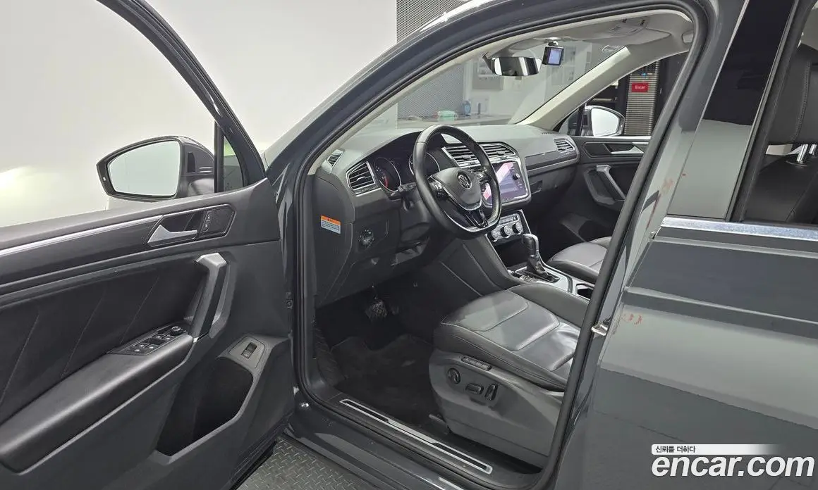 Volkswagen Tiguan 2018 2.0 автомат (гидро), фото 13