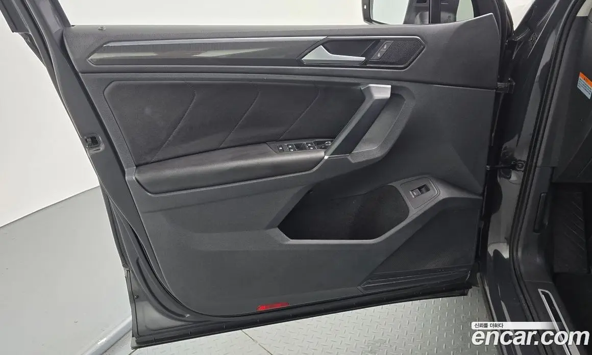 Volkswagen Tiguan 2018 2.0 автомат (гидро), фото 14